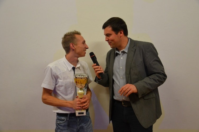 Sportmoderator Tom Katzensteiner im Interview mit dem neuen Staatsmeister Johannes Fiala bei der Speedway-Meisterschaftsehrung in Felixdorf!