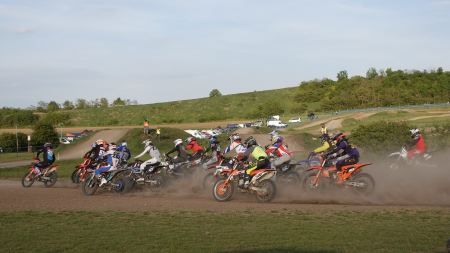Über 300 Fahrer beim Waldviertel-Motocross-Cup Saisonauftakt in Pulkau!