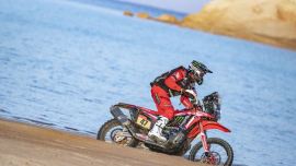 Monster Energy Honda Team führt, während die Rallye Dakar auf die Zielgerade geht