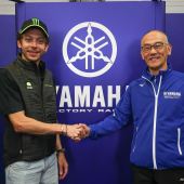 Nach 16 Jahren Rennsportpartnerschaft hat der neunfache Weltmeister eine Vereinbarung mit Yamaha Motor Co., Ltd. als offizieller Yamaha-Markenbotschafter geschlossen.