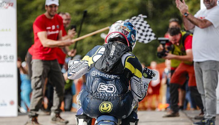 Billy Bolt vom Husqvarna Factory Racing Team hat einen denkwürdigen Sieg beim Abestone Hard Enduro in Italien errungen. 