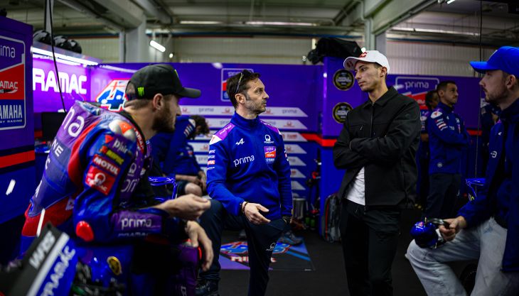 Zwei Tage nach dem Ende der Weltmeisterschaft 2025 kehrte die MotoGP auf der Rennstrecke Ricardo Tormo in Valencia zum traditionellen gemeinsamen Testtag zurück – praktisch der erste Schritt in Richtung 2026.