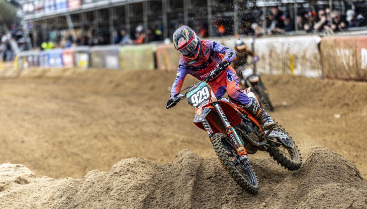 Sensationeller EM-Tagessieg für Moritz Ernecker beim Auftakt in Spanien, sein Bruder Maximilian fuhr zwei solide Läufe in der 250ccm Klasse.