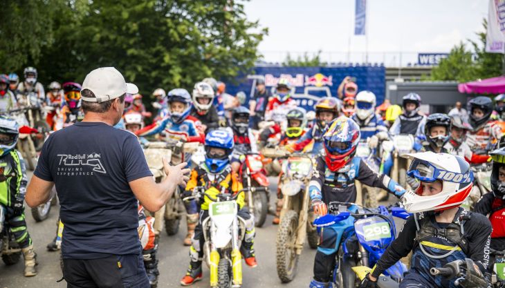 Am 01. und 02. August stand der Red Bull Ring ganz im Zeichen der Nachwuchsförderung für die Enduro HeldInnen von Morgen: Zahlreiche Talente, hochkarätiges Trainerteam, absolut sehenswerte Leistungen!
