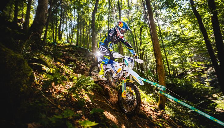 Billy Bolt von Husqvarna Factory Racing hat sich beim Red Bull Tennessee Knockout einen hart erkämpften dritten Platz gesichert und zeigte auf seiner TE 300 das gesamte Wochenende über eine starke Leistung.