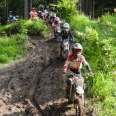 Nicht nur Kinder und Jugendliche, sondern auch Damen haben Spaß an Enduro - und Roots of Türnitz bot dazu beste Voraussetzungen!