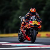 Pol Espargaro wird an diesem Wochenende im Balaton Park zum zweiten Mal im Jahr 2025 in der MotoGP-Startaufstellung stehen und seinen Landsmann Maverick Viñales ersetzen, der sich derzeit von einer Operation an der linken Schulter erholt.