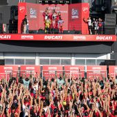 Im Jahr 2026 feiert Ducati sein 100-jähriges Jubiläum. Seit 1926 hat der Motorradhersteller aus Bologna das Label "Made in Italy" in ein weltweites Symbol für Spitzenleistung verwandelt.