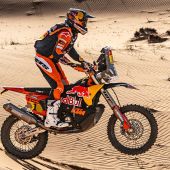 Daniel Sanders war auf der ersten großen Sandetappe nach Riad kurz vor dem Ruhetag in Hochform - musste aber wegen einer Geschwindigkeitsübertretung eine Strafe und 6 Min verbüßen.