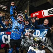 Der Star von Husqvarna Factory Racing sichert sich den Indoor-Titel bereits eine Runde vor Saisonende.