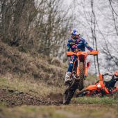 Die Modellreihe KTM EXC und EXC-F 2027 baut auf den langjährigen Erfolgen von KTM im Enduro-Spitzensport auf.