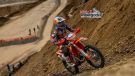 Am zweiten Red Bull Erzbergrodeo-Veranstaltungstag ging mit knapp 1.100 Teilnehmern das größte und bunteste Starterfeld des Motorrad-Offroadsports in den High-Speed Kampf gegen den "Berg aus Eisen".