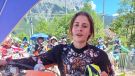 Sarah Blöchliger ist als gelernte Kfz-Mechanikerin gewohnt, in einer Männerdomäne zurecht zu kommen. Die Familientradition verpflichtet zu einer Teilnahme am Red Bull Erzbergrodeo.