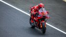 Die Fahrer des Ducati Lenovo Teams belegten im Training zum GP von Frankreich die Plätze eins und drei, wobei Marc Márquez den neuen Rundenrekord in Le Mans aufstellte.