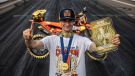 Simon Längenfelder hat die FIM MX2-Motocross-Weltmeisterschaft 2025 gewonnen, nachdem er beim Grand Prix von Australien und dem letzten Rennen der Saison, den 2. Platz belegt hatte.