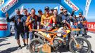 Manuel Lettenbichler vom Red Bull KTM Factory Racing Team hat sich beim fünften Lauf der FIM Hard Enduro Weltmeisterschaft 2025 einen souveränen Sieg gesichert und das legendäre Sea to Sky-Rennen in Kemer, Türkei, gewonnen. 