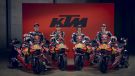 Orange, Blau, Geschwindigkeit und los geht's: Red Bull KTM schickt seine Teams und Fahrer offiziell ins Rennen für 2026 und präsentiert das neue Design und die Partner für die kommende MotoGP-Saison.