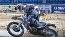 Der Husqvarna Factory Racing-Fahrer holt in Serbien die maximale Punktzahl und ist unschlagbar.