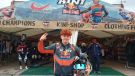 Samy Fernbach ist heute mit 15 Jahren zum ersten Mal beim Iron Road Prolog angetreten - und hat sich mit der neuen KTM Freeride-E auf Anhieb mit Platz 449 für Sonntag qualifiziert. Das verdient Respekt!