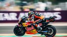 Die MotoGP-Weltmeisterschaft 2026 führte über die anspruchsvolle 5,9 km lange Strecke von Silverstone zum heißen und sonnigen Großen Preis von Großbritannien und Red Bull KTM vertraute auf einen entschlossenen Pedro Acosta, der mit dem 5. Platz das beste Ergebnis des Werksteams erzielte.