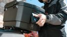 Die perfekte Balance zwischen einer schlanken Tasche für den täglichen Weg zur Arbeit und enormen Stauraum: Von 27 auf 36 Liter in nur wenigen Sekunden!