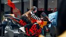 Die kommenden Wochen bringen Fahrspaß, Fernweh und Rennsportatmosphäre ins KTM Museum: mit Simulator-Action, einer Reisereportage durch Südamerika und dem Public Viewing zum MotoGP Saisonfinale mit besonderem Gewinnspiel-Highlight.