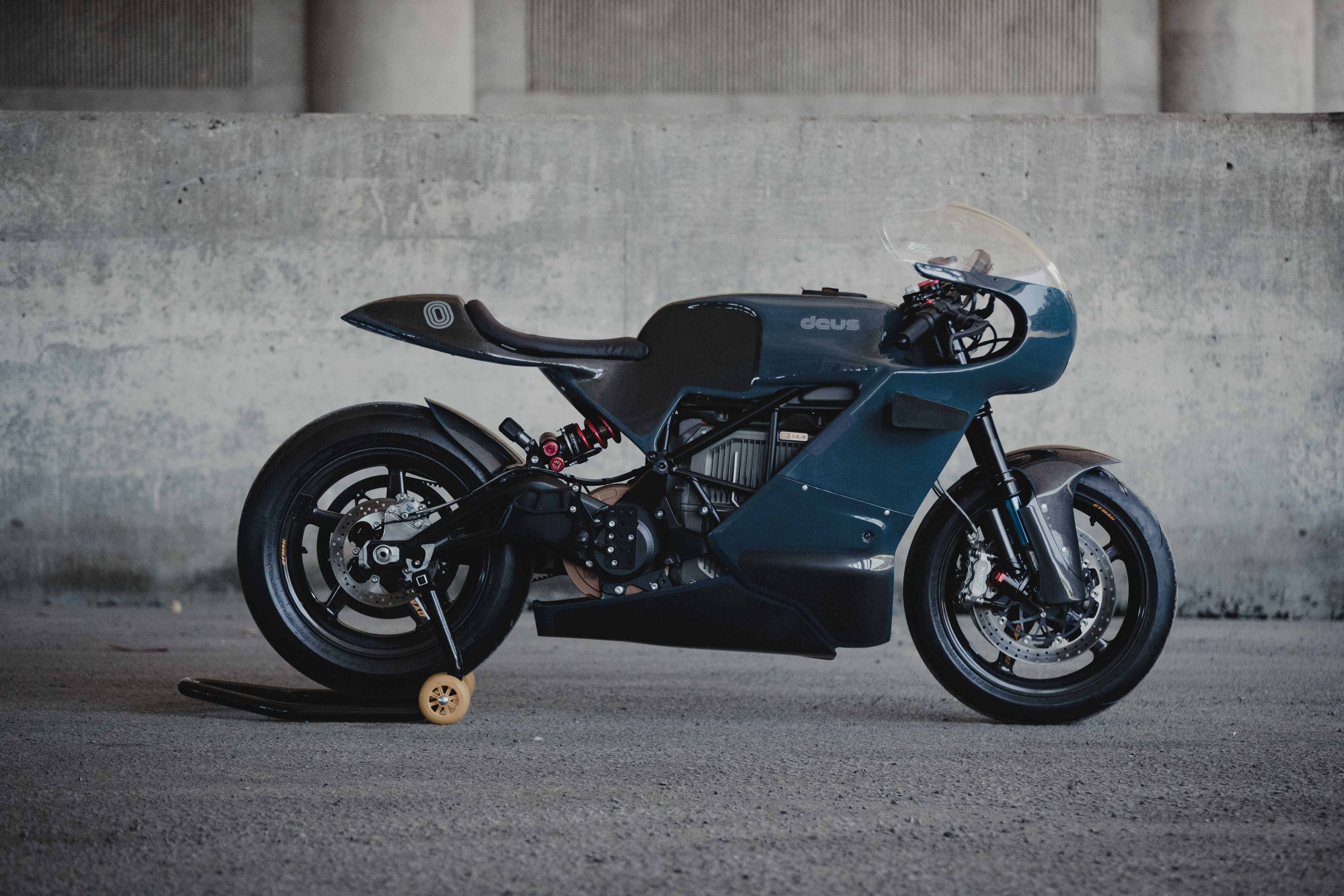 Zero Motorcycles und Deus ex Machina entwerfen ein Custombike