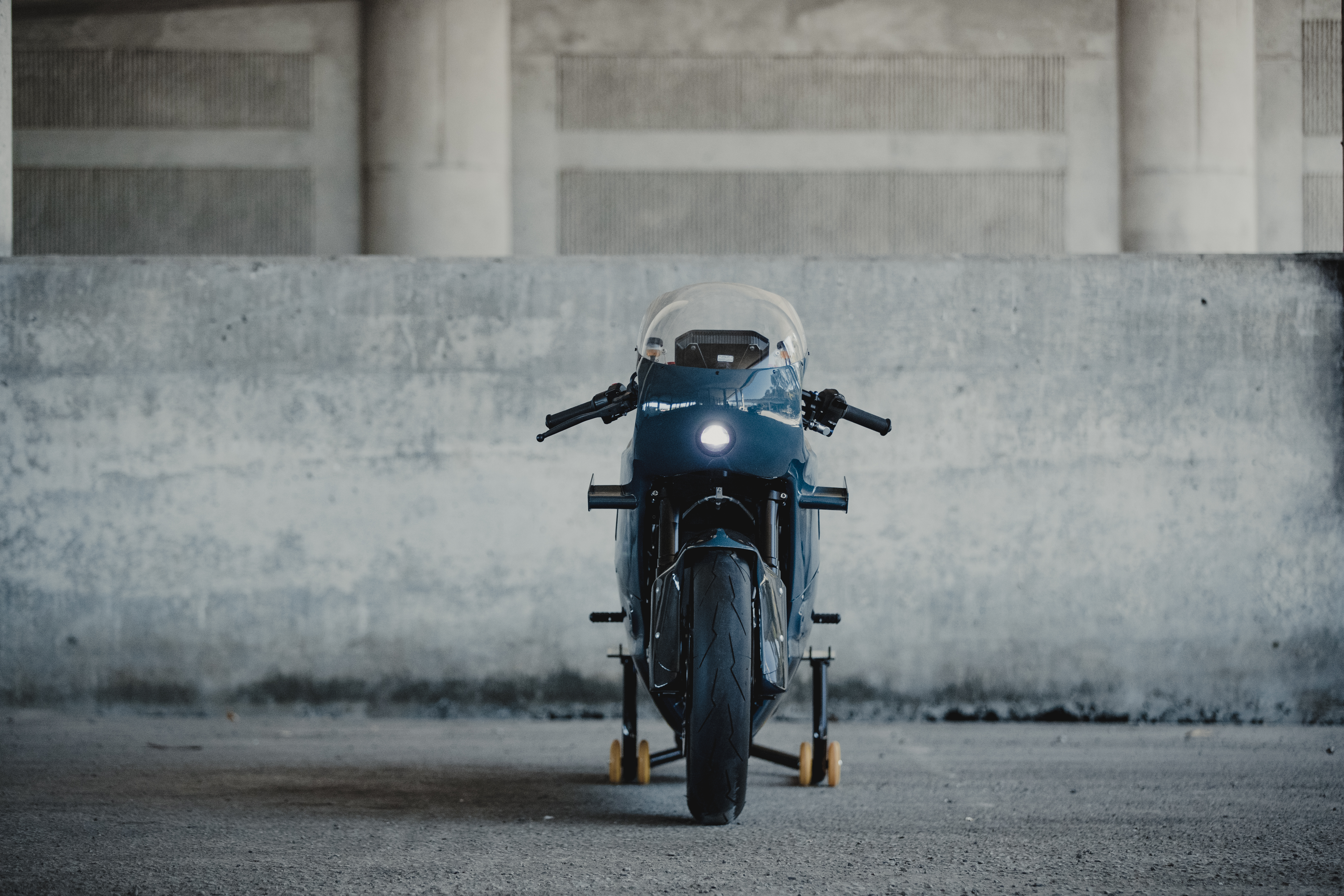Zero Motorcycles und Deus ex Machina entwerfen ein Custombike