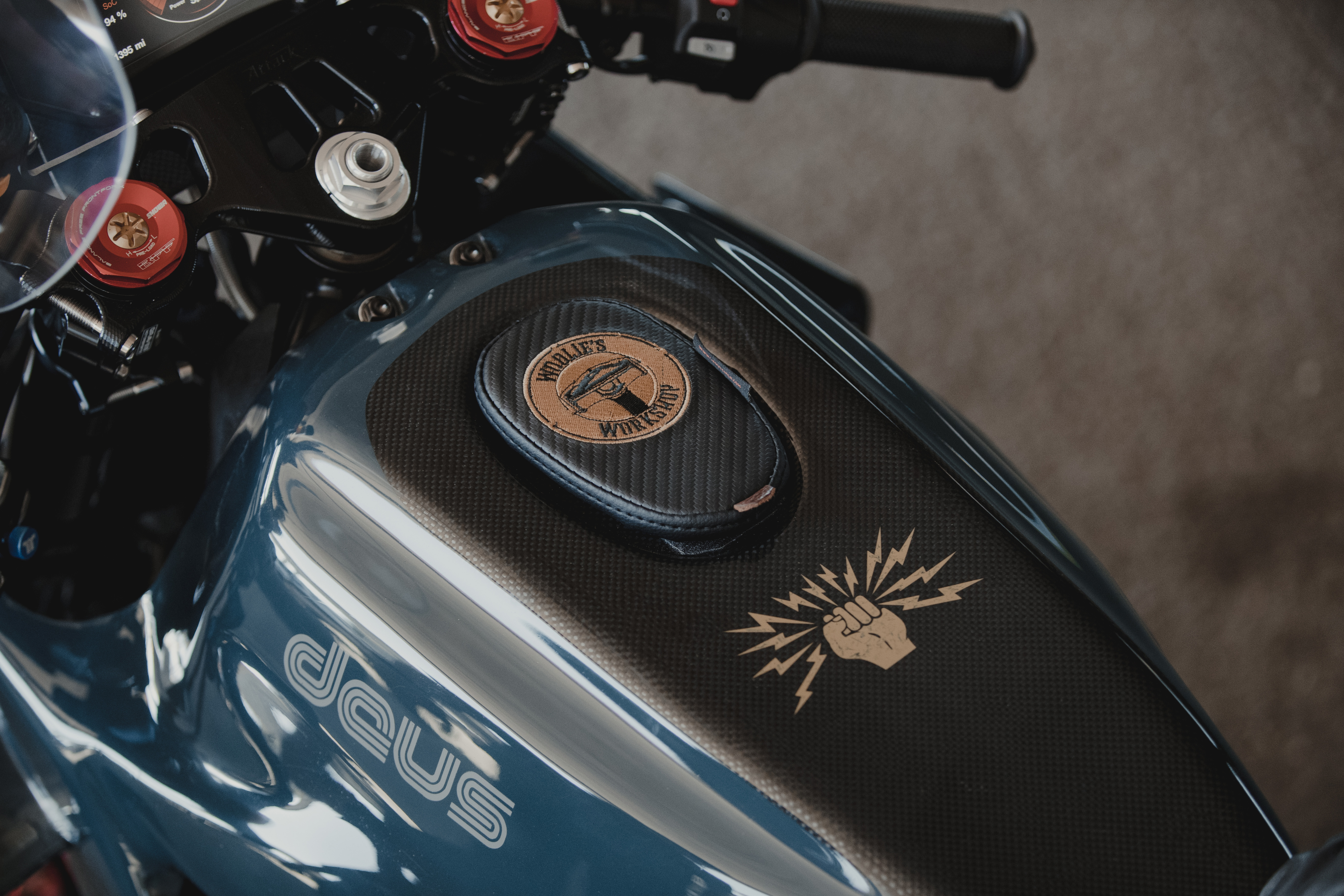 Zero Motorcycles und Deus ex Machina entwerfen ein Custombike