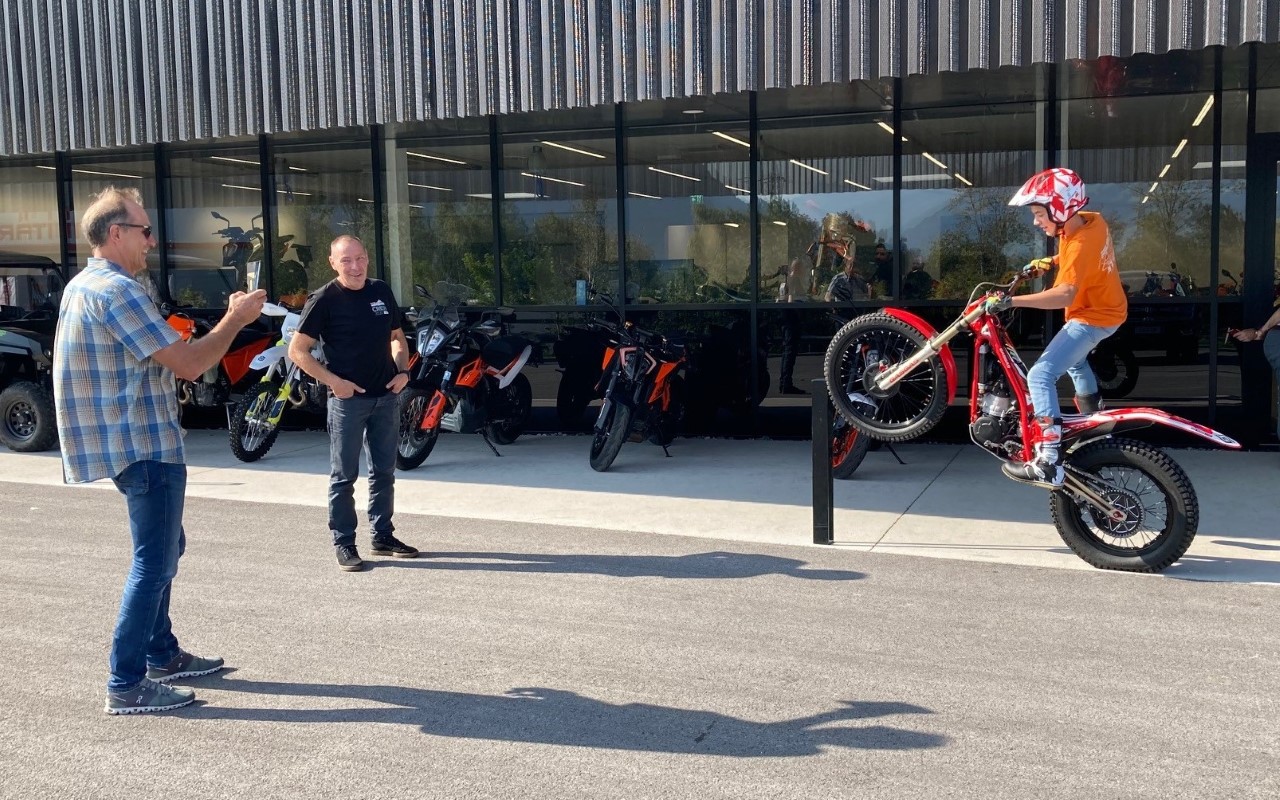 Philipp Schmidt: GAS GAS  siegfähig aus der Kiste heraus