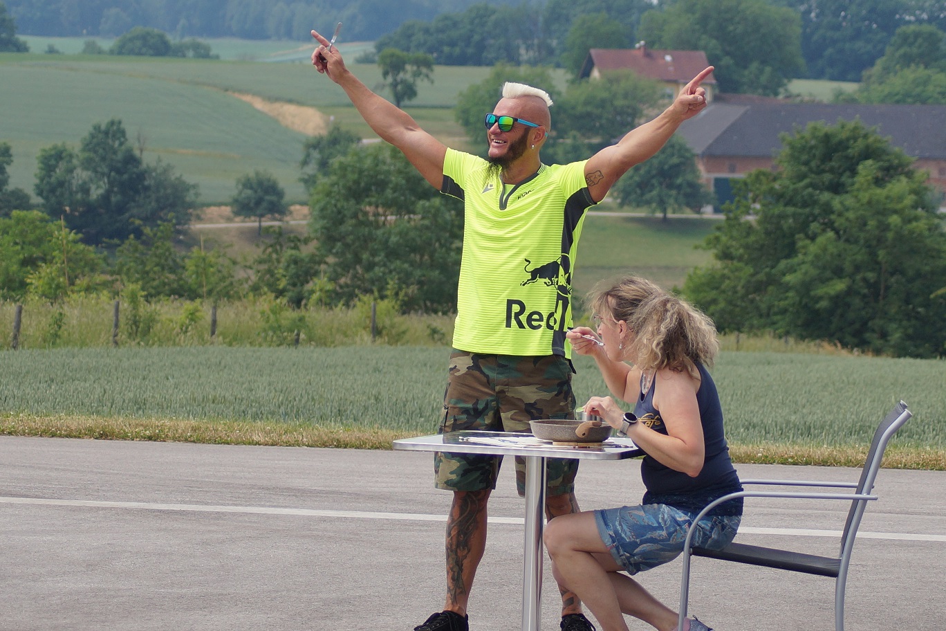 Spektakulärer Weltrekordversuch am Flugplatz in Hofkirchen /Traunkreis