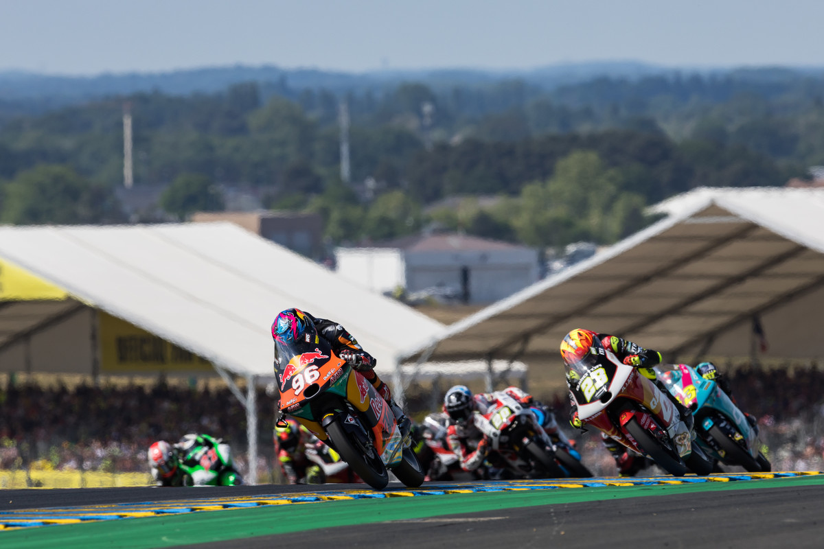 KTM GP Academy holt MOTO3™ und MOTO2™-Erfolg beim Grand Prix de France