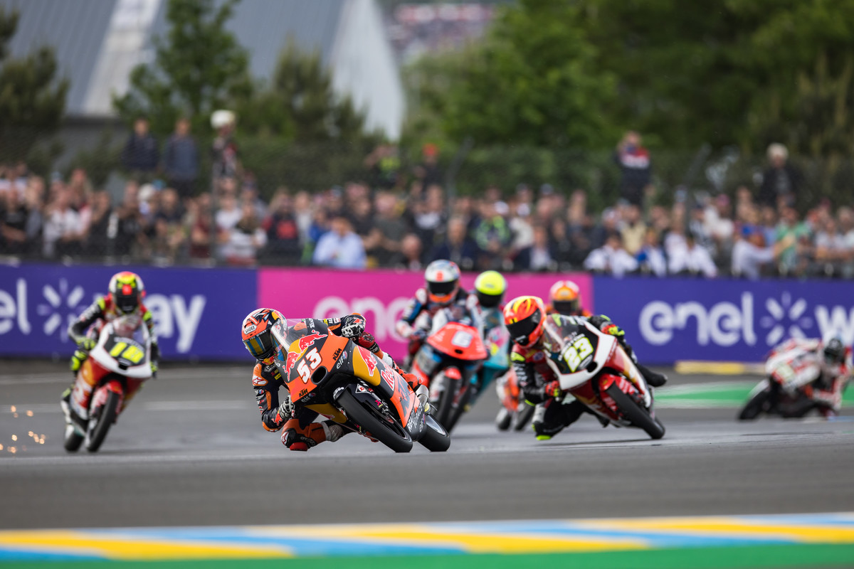 KTM GP Academy holt MOTO3™ und MOTO2™-Erfolg beim Grand Prix de France