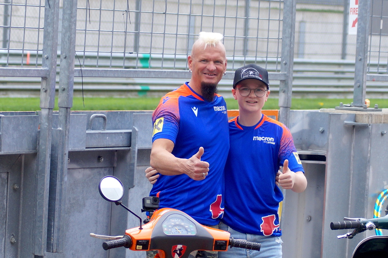 Günter SCHACHERMAYR: neuerlichen Weltrekord des Vespa Stuntmans!