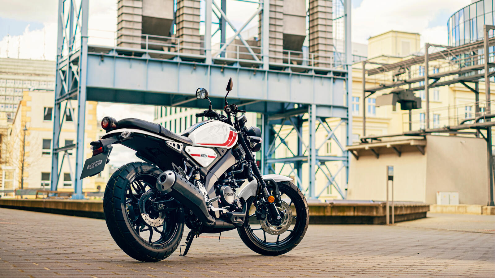 YAMAHA: XSR700 Legacy - pures Fahrvergnügen !