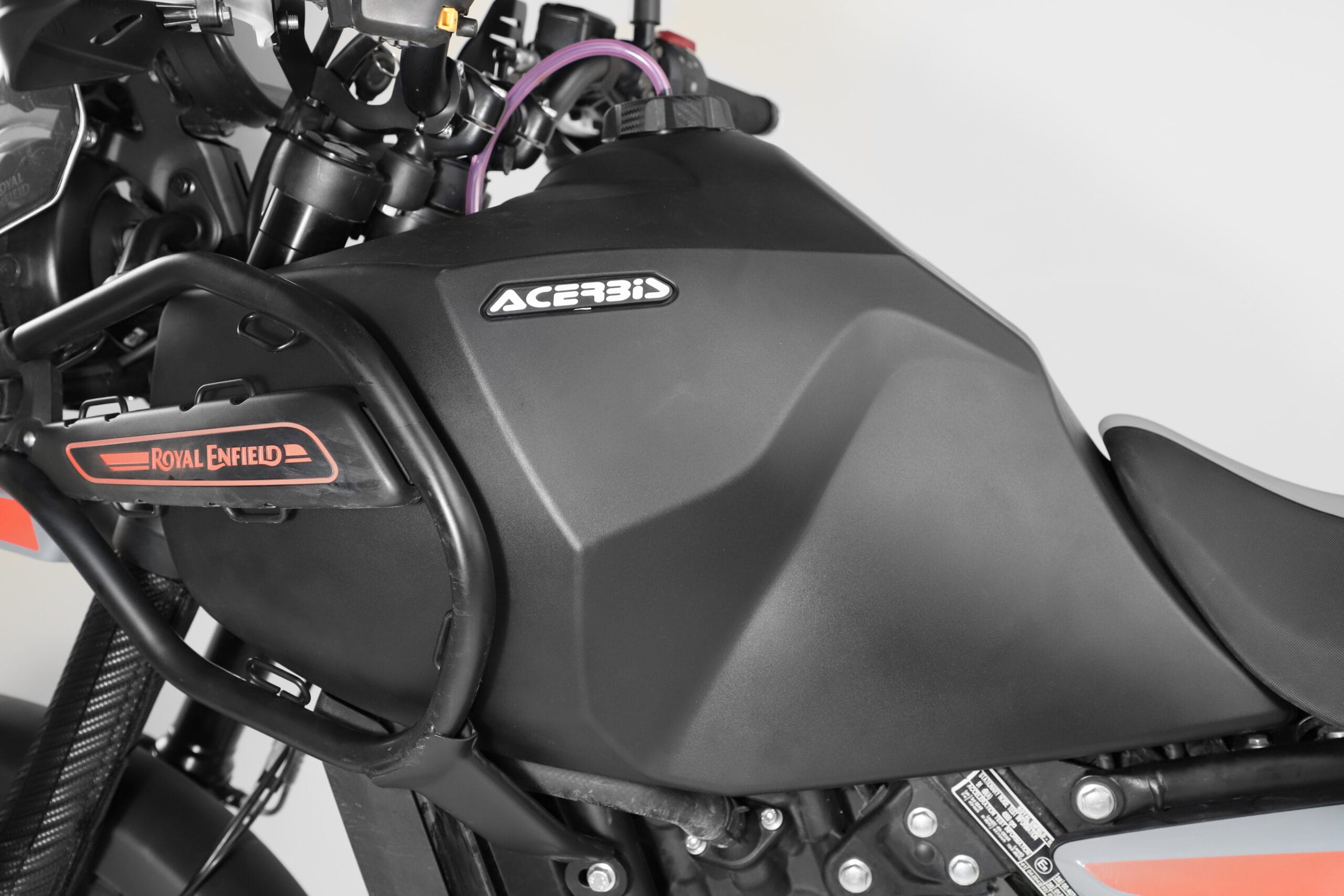 EICMA Acerbis stellt neues Zubehör für die Royal Enfield Himalayan 450 vor Motorradreporter