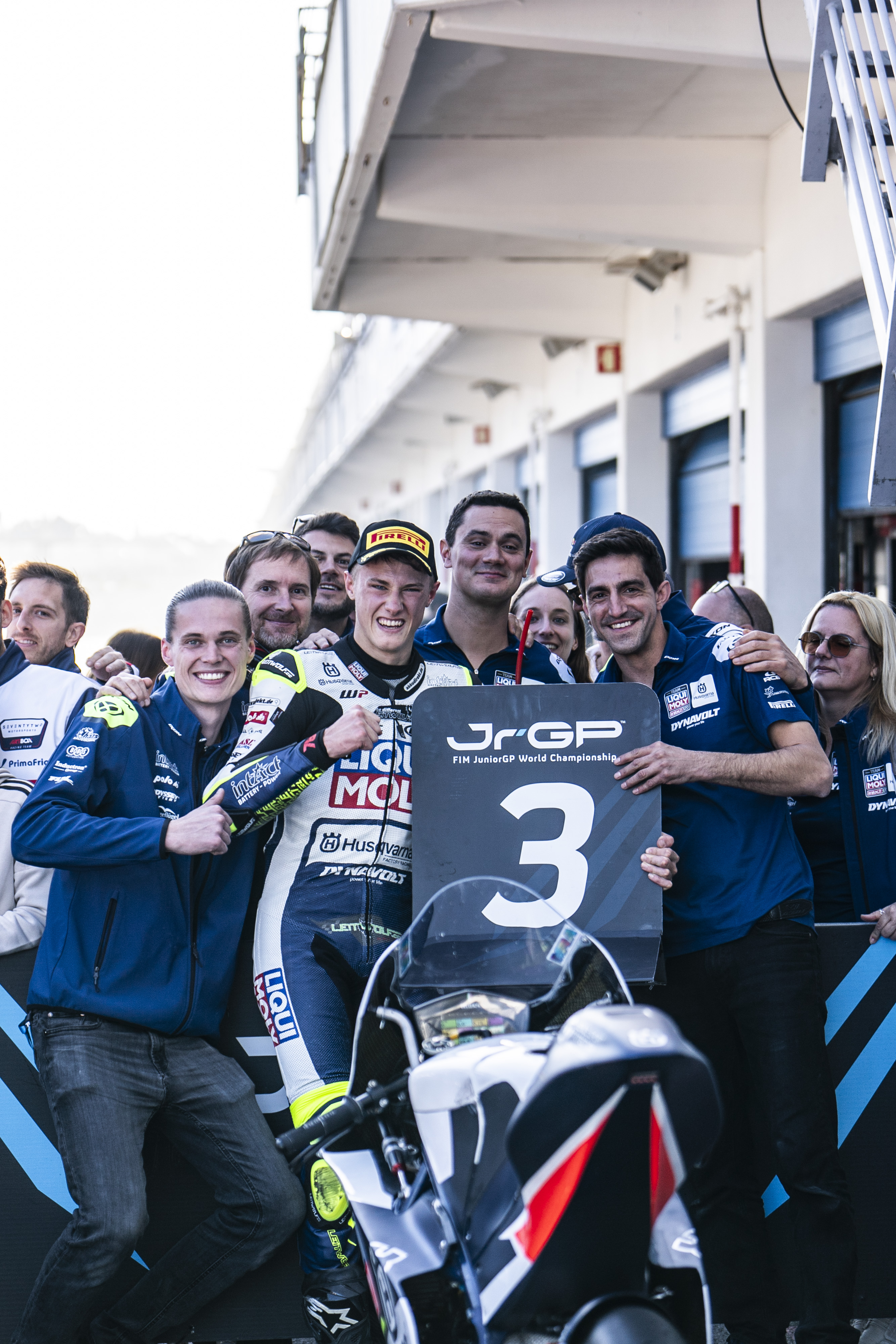 Jakob Rosenthaler beim Saisonabschluss der Junioren WM am  Podium