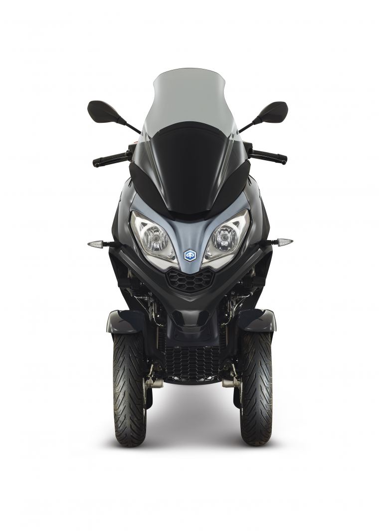 01%2520Piaggio%2520MP3%2520300%2520hpe.jpg