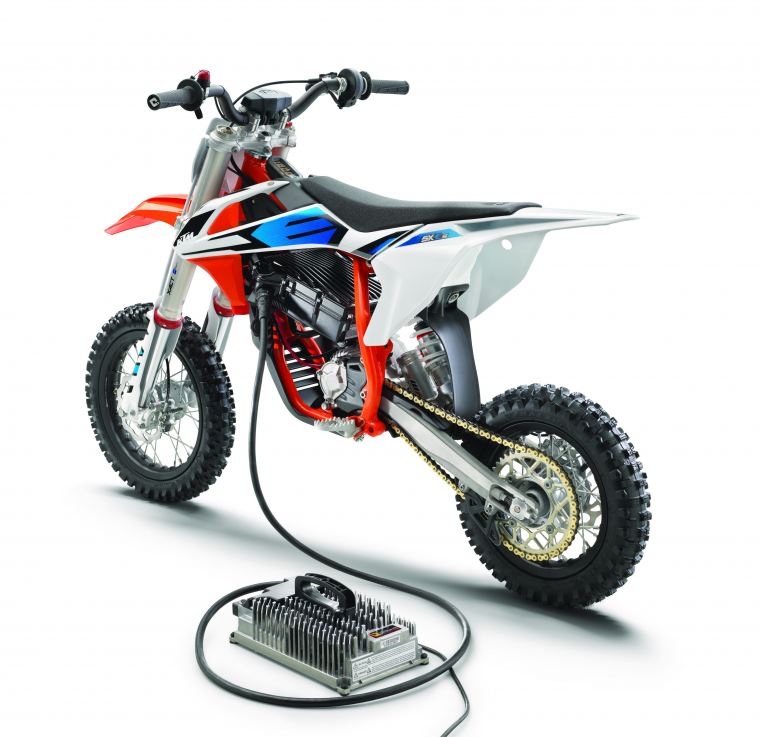 KTM%20SX-E%205%202020_charger.jpg