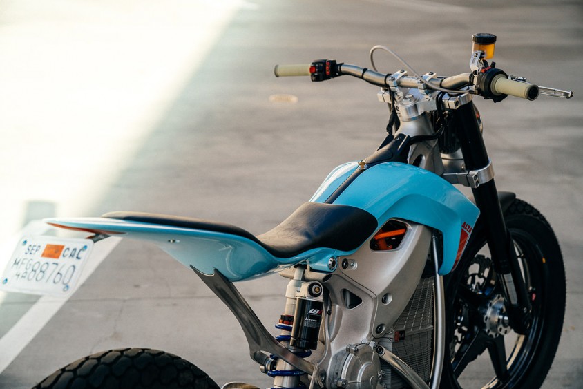 alta-motors-redshift-st-street-tracker-5.jpg