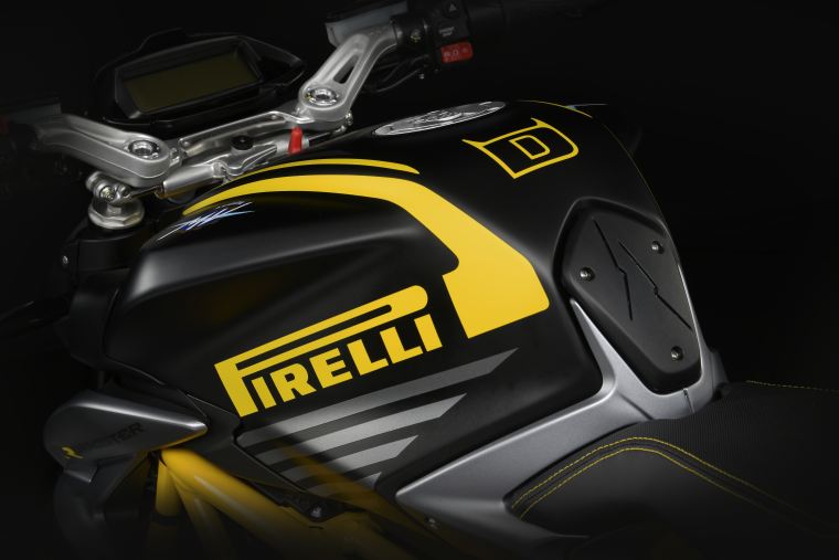 dragster-800-rr-pirelli%20(3).jpg