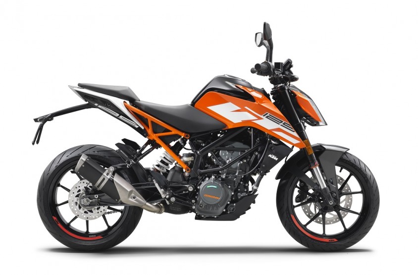 ktm_125_duke_my2017_90_right.jpg