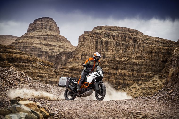 KTM%201090%20ADVENTURE%20R.jpg