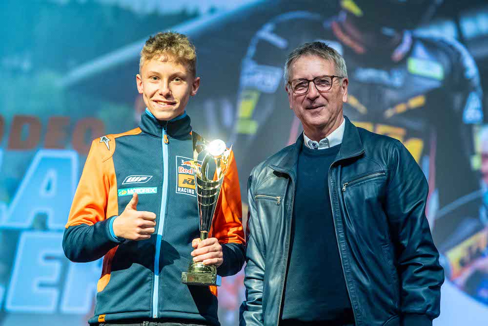Austrian Junior Cup Nilas Kitzbichler mit Red Bull Ring Geschäftsführer Erich Wolf