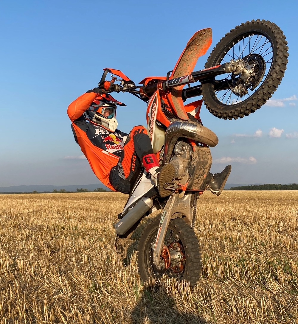 Philipp Schmidt mit dem Clake Doppelkolben Kupplung Hinterradbremsen Test von Schruf Motorrad