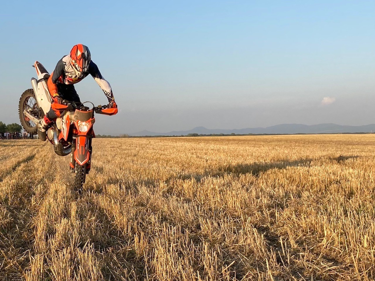 Philipp Schmidt mit dem Clake Doppelkolben Kupplung Hinterradbremsen Test von Schruf Motorrad