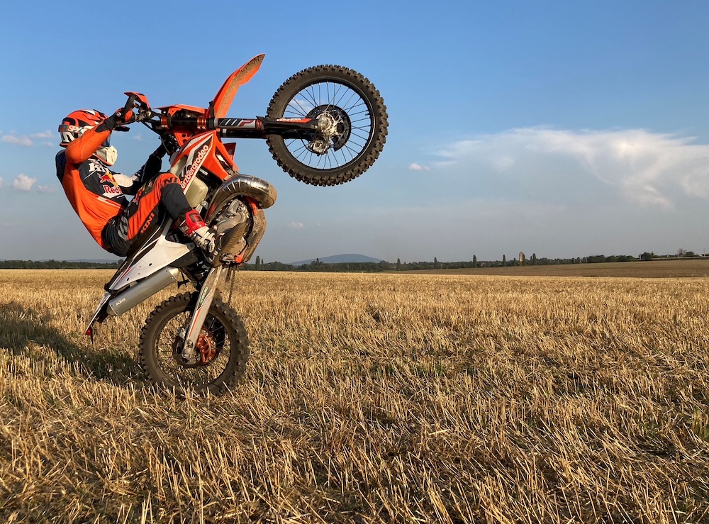 Philipp Schmidt mit dem Clake Doppelkolben Kupplung Hinterradbremsen Test von Schruf Motorrad