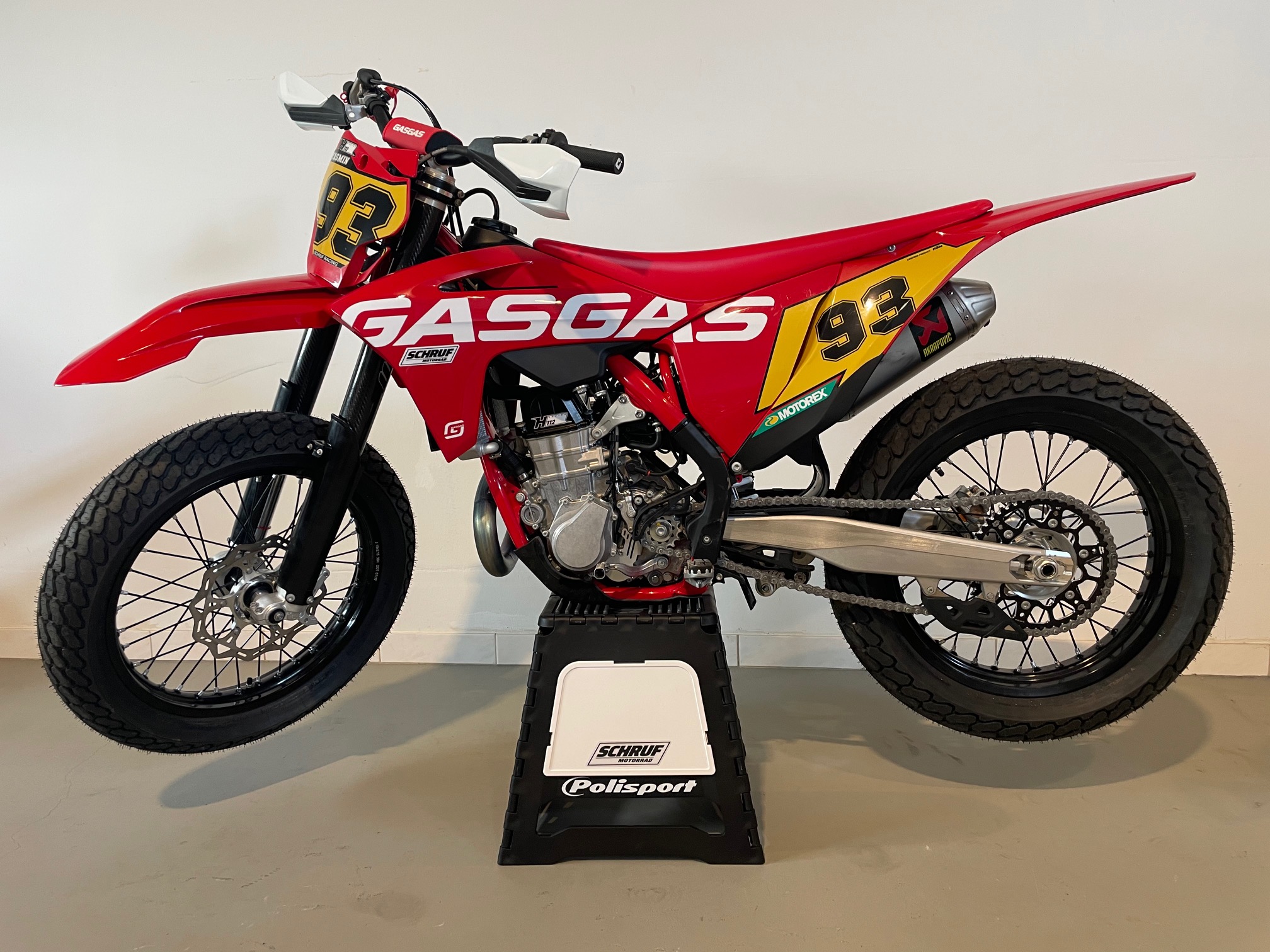 TOP aktuell präsentiert Hanson Schruf seinen GASGAS 450 MC - FLAT TRACK Umbau, um für Yasmin Poppenreiter die perfekte Basis für Podest Plätze zu sichern.