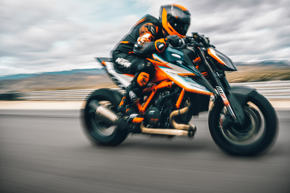 KTM hat die Hierarchie bei seinen NAKED-Modellen neu sortiert. Hier kommt die KTM 1290 SUPER DUKE RR – das BEAST mit noch mehr "Biss".