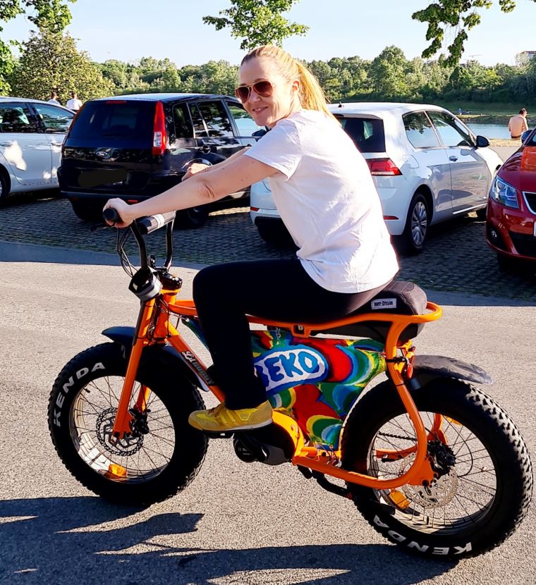 Kein Superklumpert: Susanne Kristek am Strombike Lilbuddy der 70er 